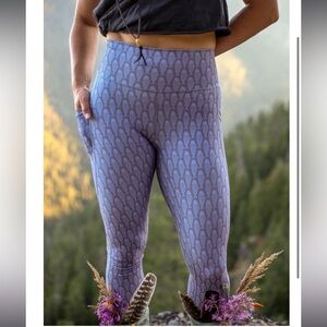 ISO Youer x Salmon Sisters leggings size large